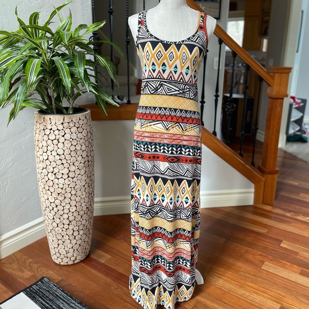 Love By Chesley Sleeveless Maxi Silhouette Embroidered detail Summer Dre…
